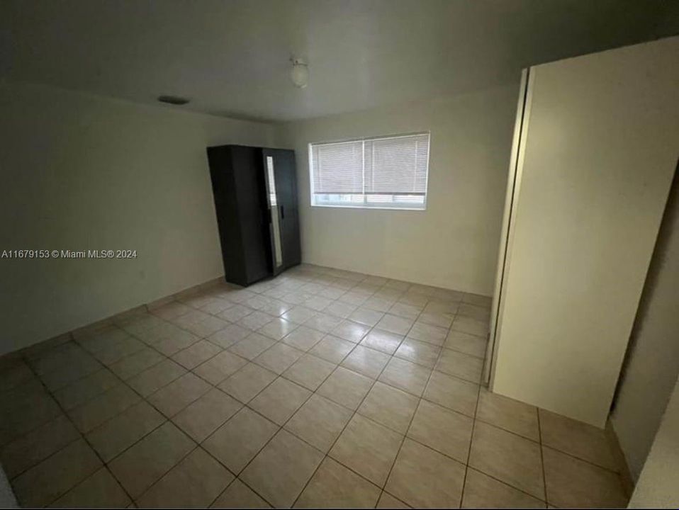 For Rent: $1,800 (1 beds, 1 baths, 1571 Square Feet)