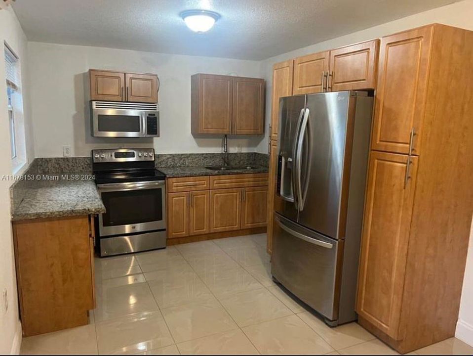 For Rent: $1,800 (1 beds, 1 baths, 1571 Square Feet)