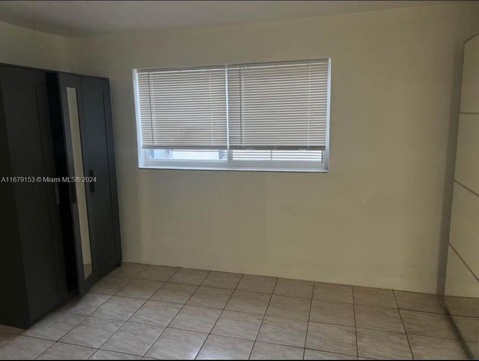 For Rent: $1,800 (1 beds, 1 baths, 1571 Square Feet)