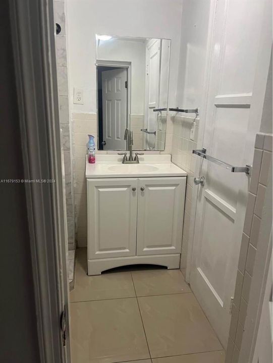 For Rent: $1,800 (1 beds, 1 baths, 1571 Square Feet)