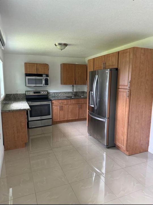 For Rent: $1,800 (1 beds, 1 baths, 1571 Square Feet)