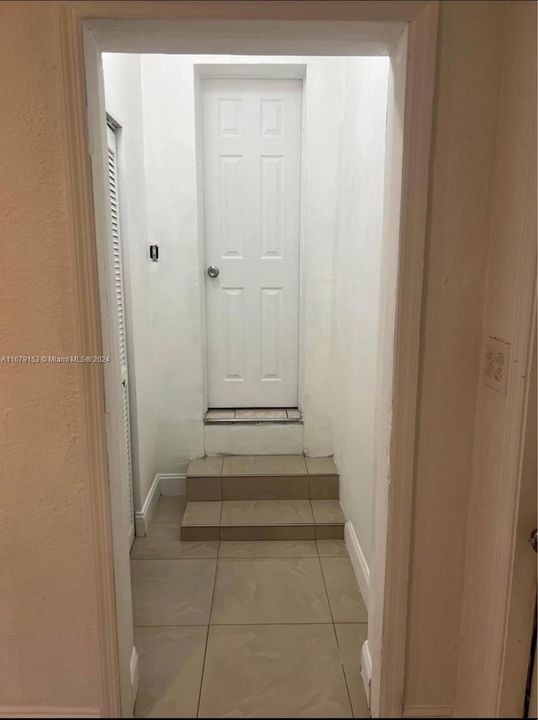 For Rent: $1,800 (1 beds, 1 baths, 1571 Square Feet)