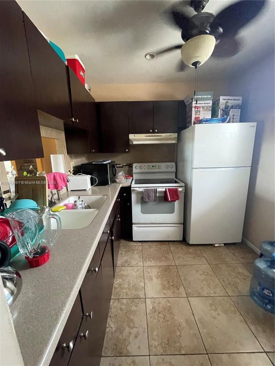 For Sale: $124,900 (1 beds, 1 baths, 684 Square Feet)