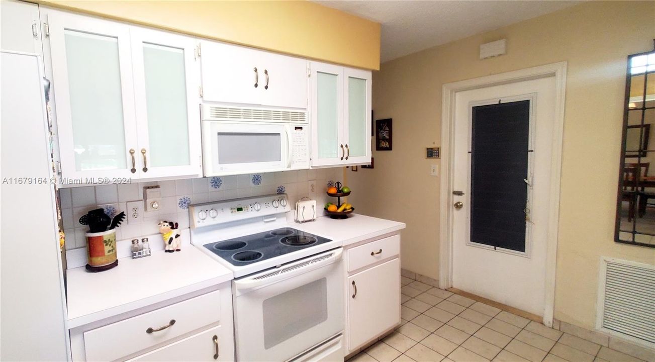 For Sale: $549,000 (2 beds, 2 baths, 1884 Square Feet)