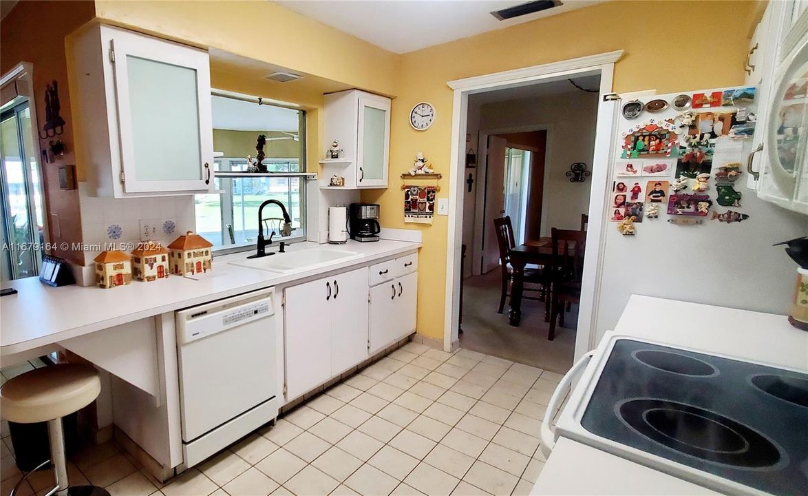 For Sale: $549,000 (2 beds, 2 baths, 1884 Square Feet)