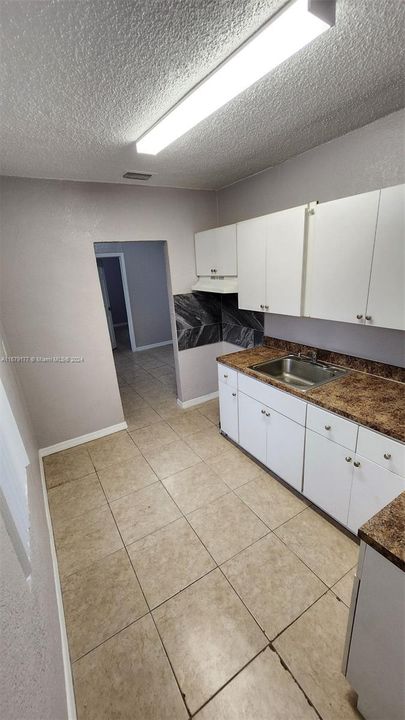 For Rent: $1,600 (1 beds, 1 baths, 1991 Square Feet)