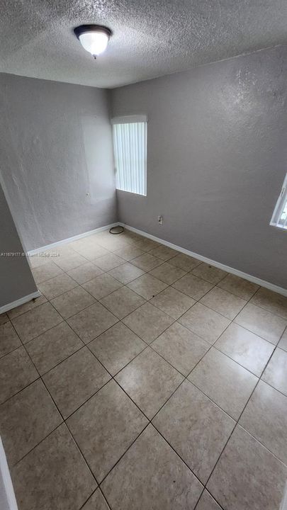 For Rent: $1,600 (1 beds, 1 baths, 1991 Square Feet)