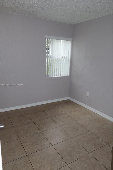 For Rent: $1,600 (1 beds, 1 baths, 1991 Square Feet)