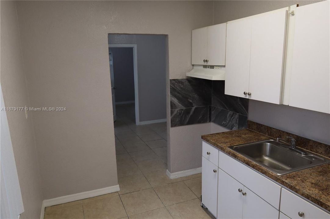 For Rent: $1,600 (1 beds, 1 baths, 1991 Square Feet)