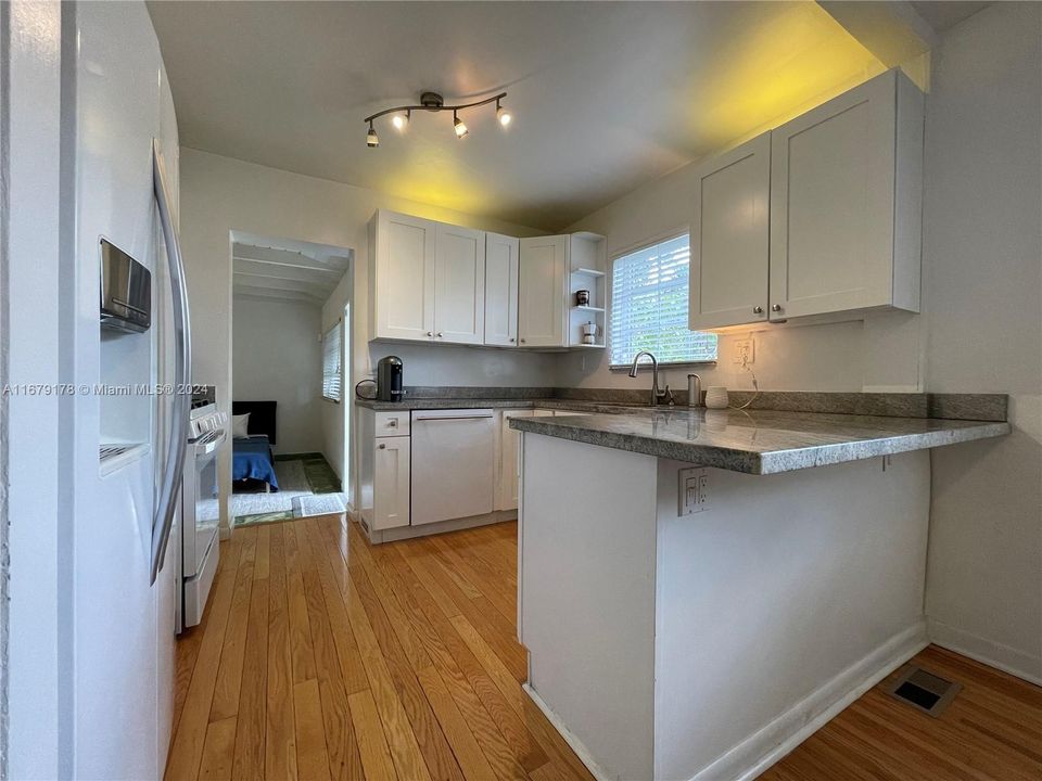 For Rent: $6,800 (2 beds, 1 baths, 1209 Square Feet)