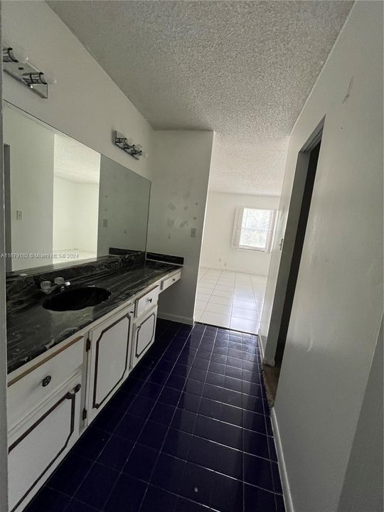 For Sale: $180,000 (2 beds, 2 baths, 1200 Square Feet)