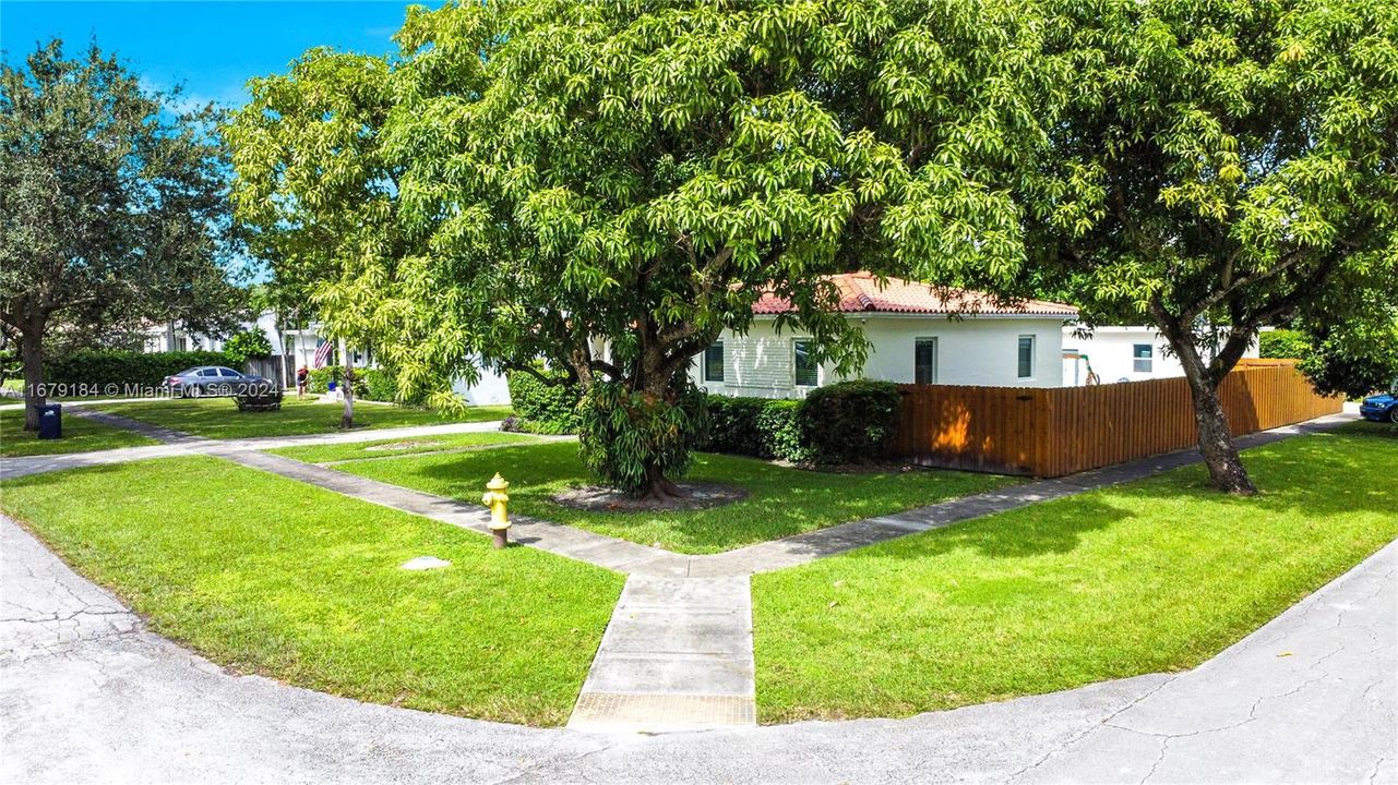 For Sale: $950,000 (4 beds, 2 baths, 1872 Square Feet)