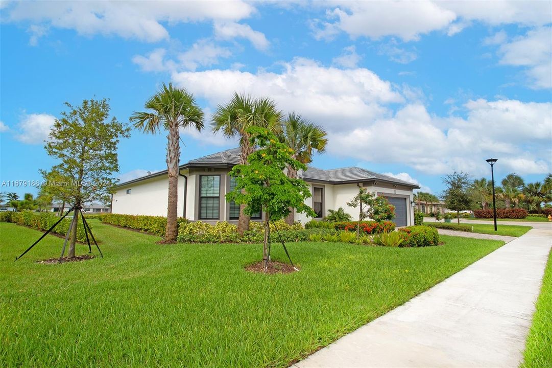 For Sale: $1,375,000 (3 beds, 2 baths, 2468 Square Feet)