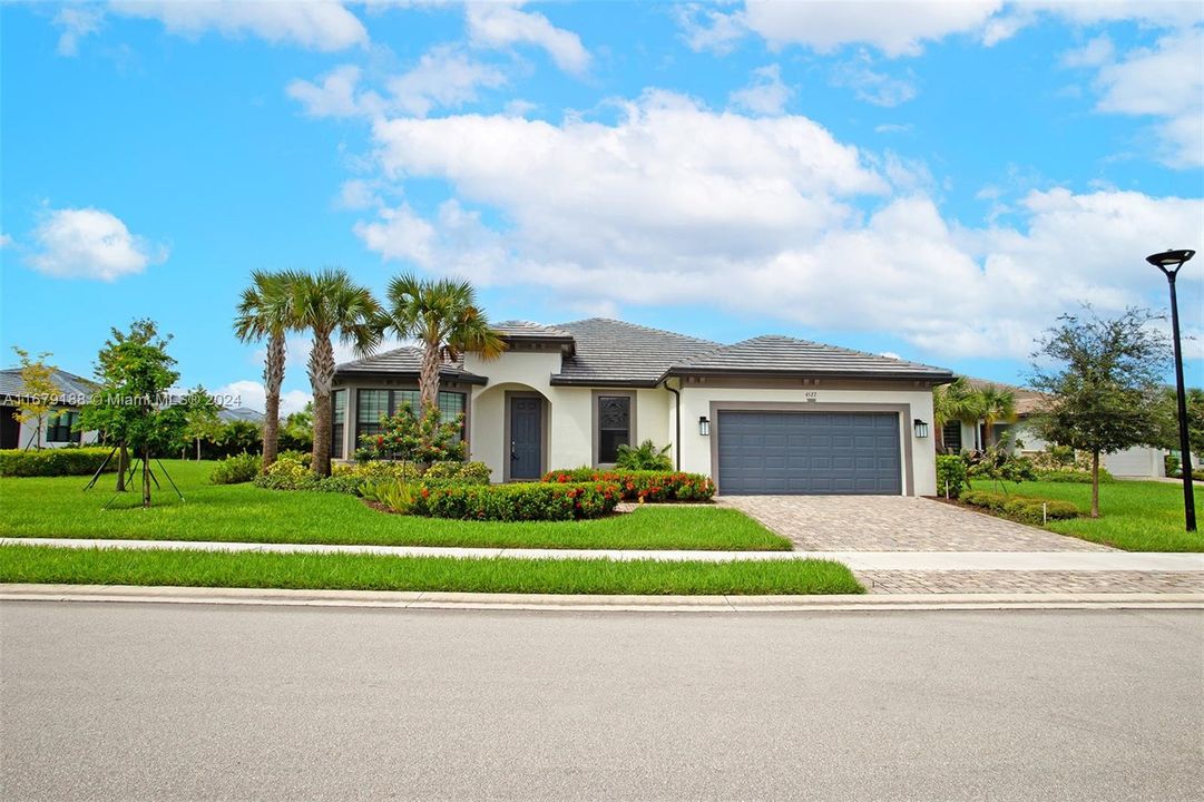 For Sale: $1,375,000 (3 beds, 2 baths, 2468 Square Feet)