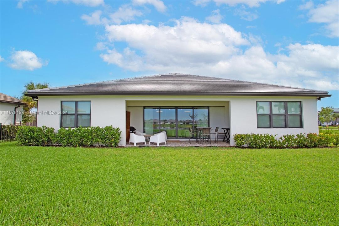 For Sale: $1,375,000 (3 beds, 2 baths, 2468 Square Feet)