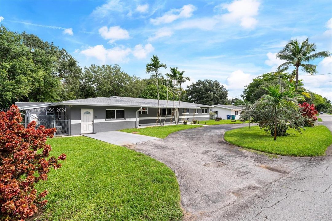 For Sale: $1,050,000 (4 beds, 3 baths, 3105 Square Feet)