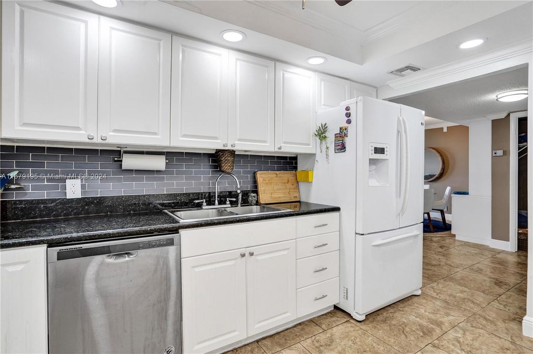 For Sale: $550,000 (3 beds, 2 baths, 2154 Square Feet)