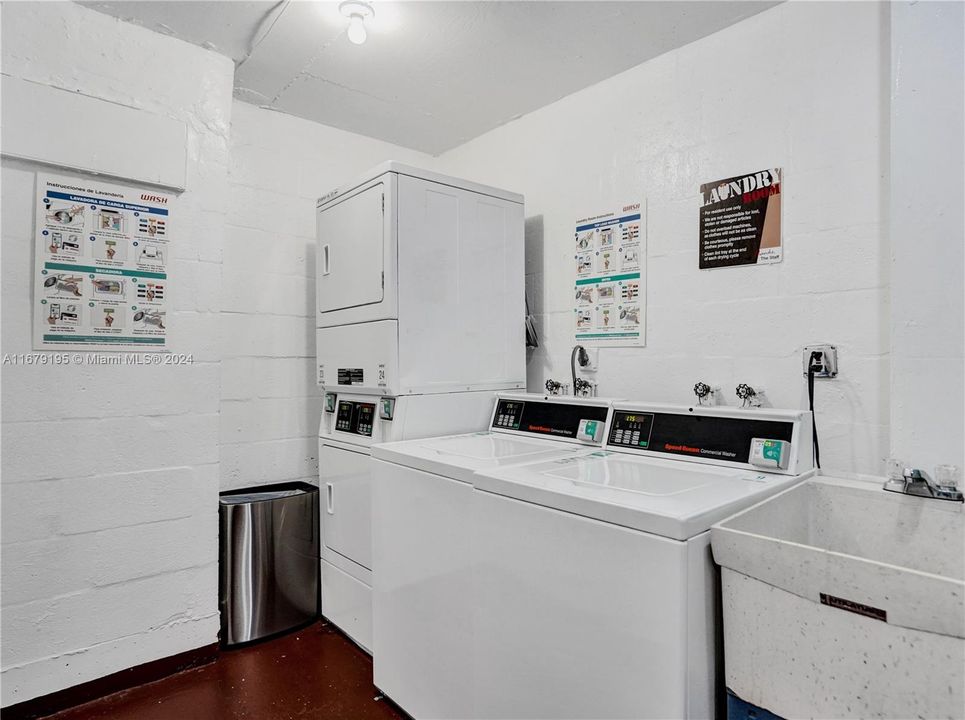 For Sale: $550,000 (3 beds, 2 baths, 2154 Square Feet)