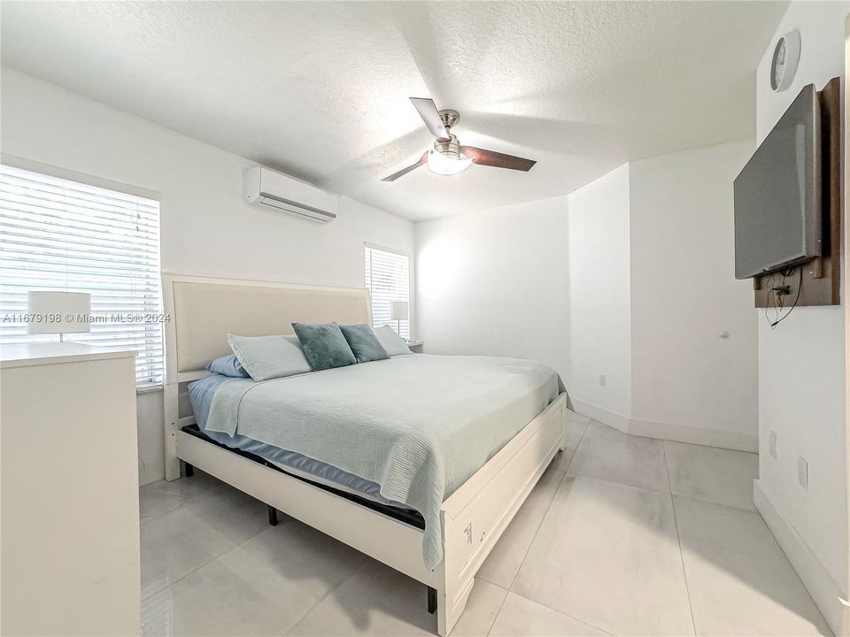 For Sale: $559,000 (3 beds, 2 baths, 1423 Square Feet)