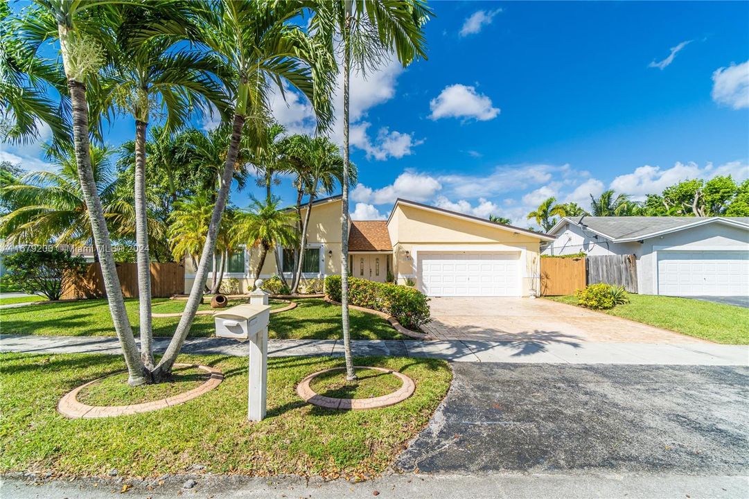 For Sale: $790,000 (4 beds, 2 baths, 1934 Square Feet)