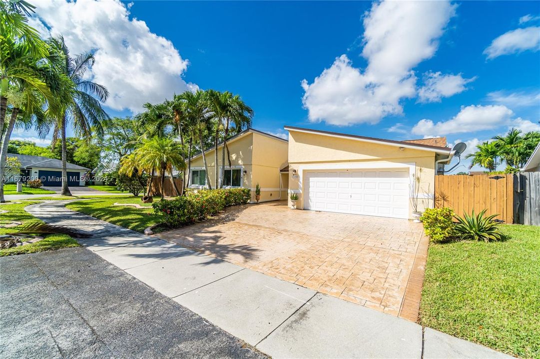 For Sale: $790,000 (4 beds, 2 baths, 1934 Square Feet)