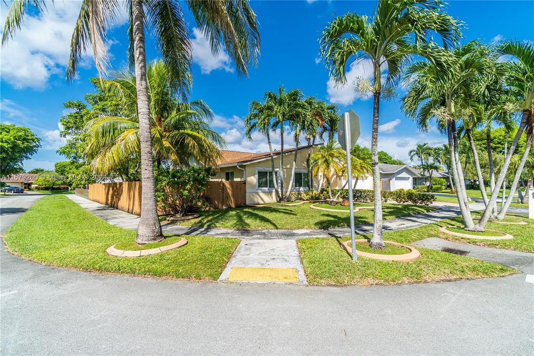 For Sale: $790,000 (4 beds, 2 baths, 1934 Square Feet)