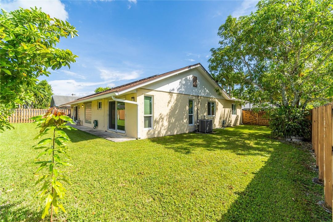 For Sale: $790,000 (4 beds, 2 baths, 1934 Square Feet)