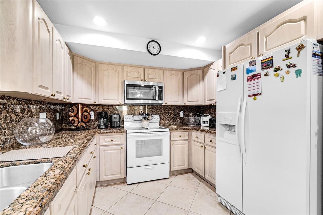 For Sale: $790,000 (4 beds, 2 baths, 1934 Square Feet)