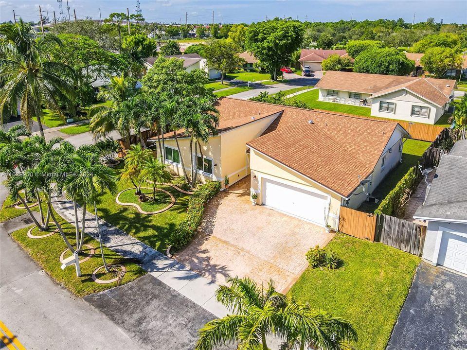 For Sale: $790,000 (4 beds, 2 baths, 1934 Square Feet)