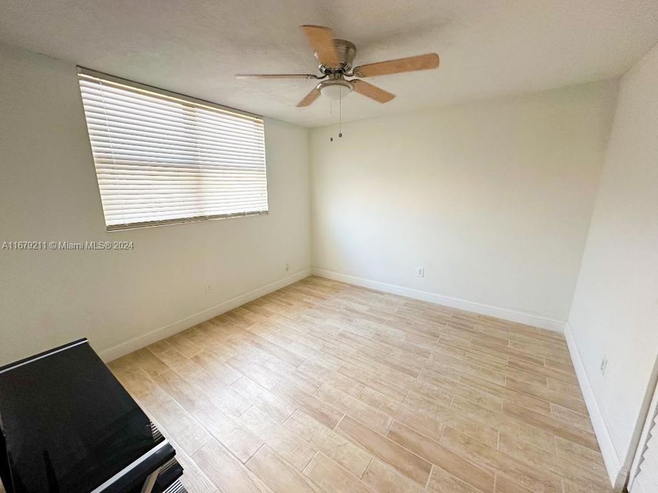 For Sale: $139,900 (2 beds, 2 baths, 1010 Square Feet)