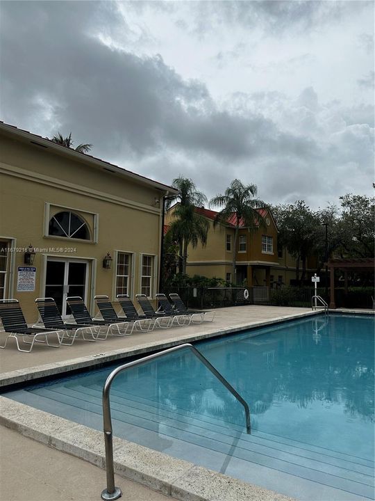 最近租的: $1,850 (1 贝兹, 1 浴室, 735 平方英尺)