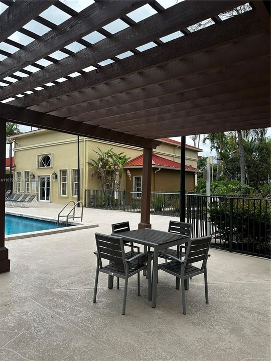 最近租的: $1,850 (1 贝兹, 1 浴室, 735 平方英尺)