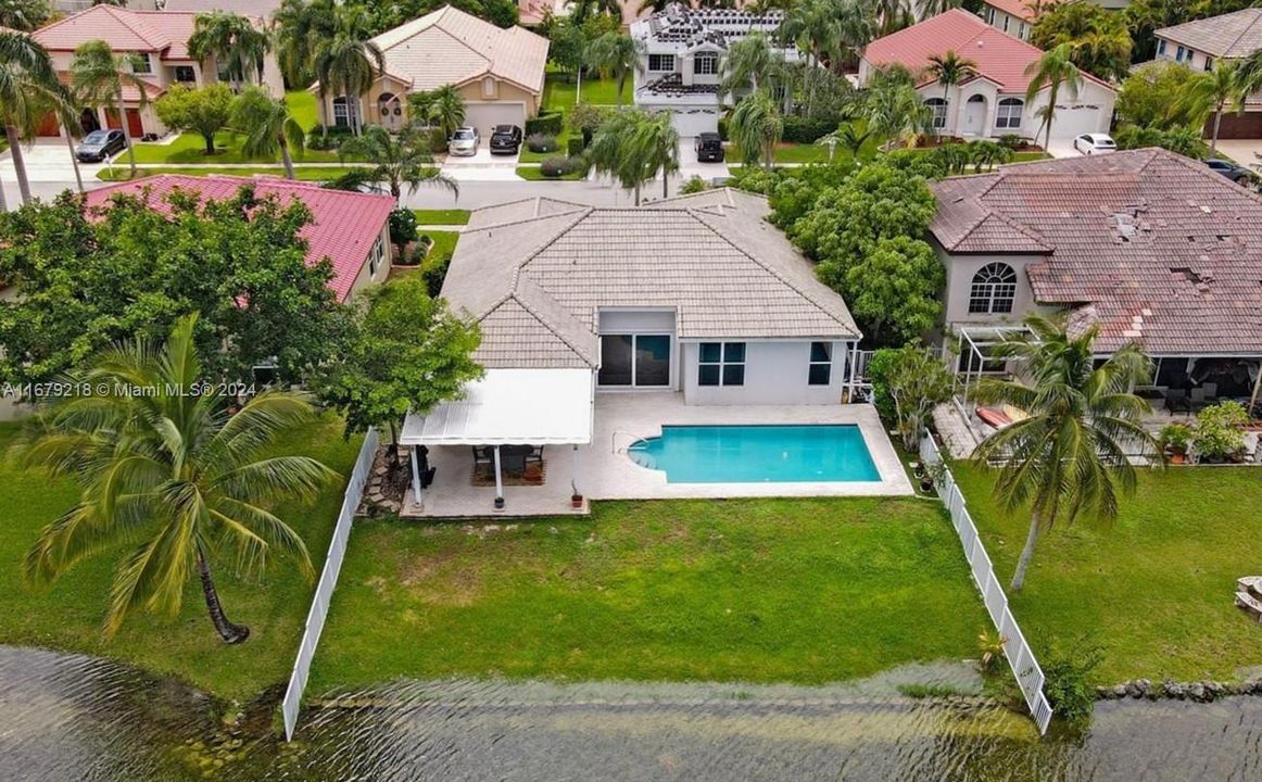 En Venta: $1,059,000 (4 camas, 2 baños, 2352 Pies cuadrados)