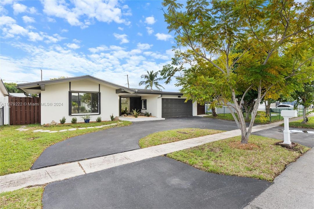 For Sale: $640,000 (3 beds, 2 baths, 1683 Square Feet)