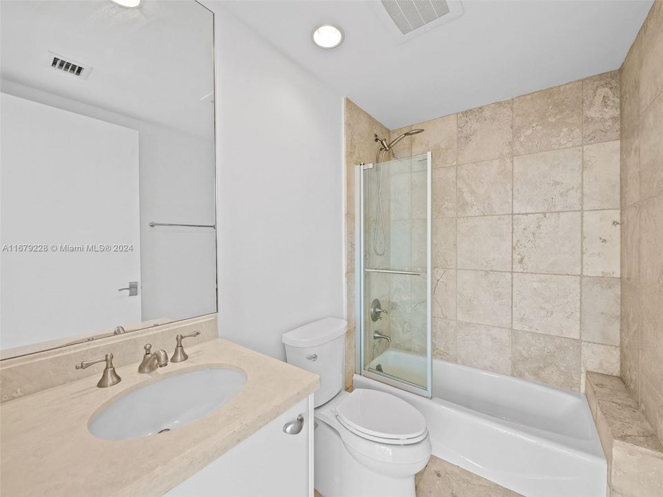 For Sale: $895,000 (2 beds, 2 baths, 1161 Square Feet)