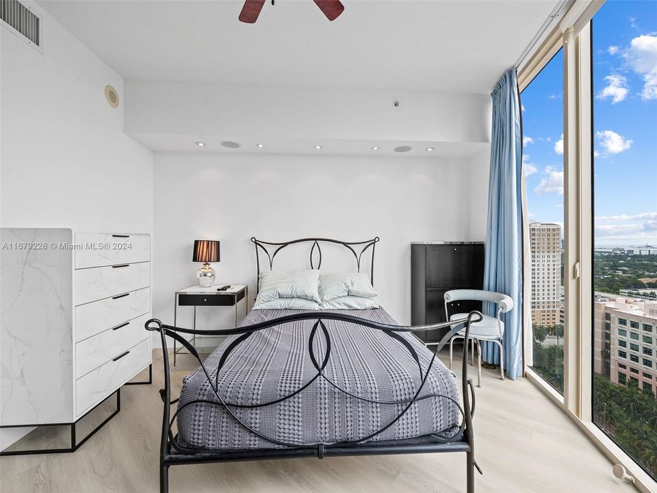 For Sale: $895,000 (2 beds, 2 baths, 1161 Square Feet)