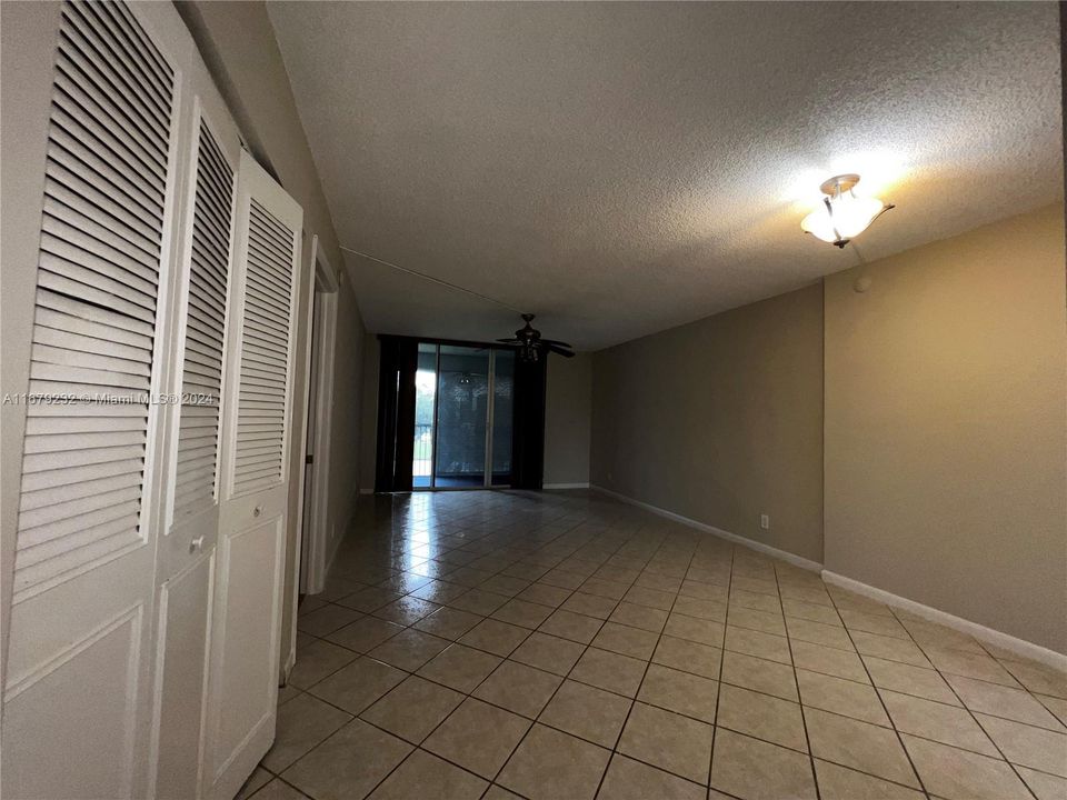 For Sale: $185,000 (2 beds, 2 baths, 1002 Square Feet)