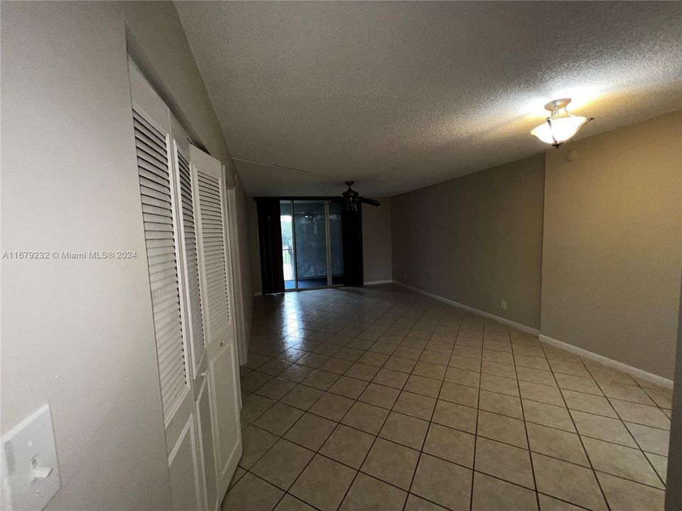 For Sale: $185,000 (2 beds, 2 baths, 1002 Square Feet)