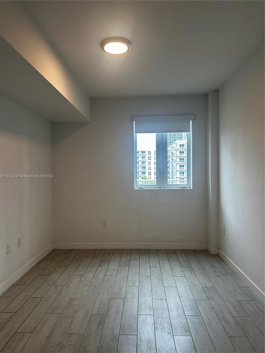 For Rent: $2,400 (1 beds, 1 baths, 560 Square Feet)