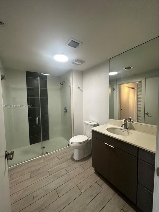 For Rent: $2,400 (1 beds, 1 baths, 560 Square Feet)