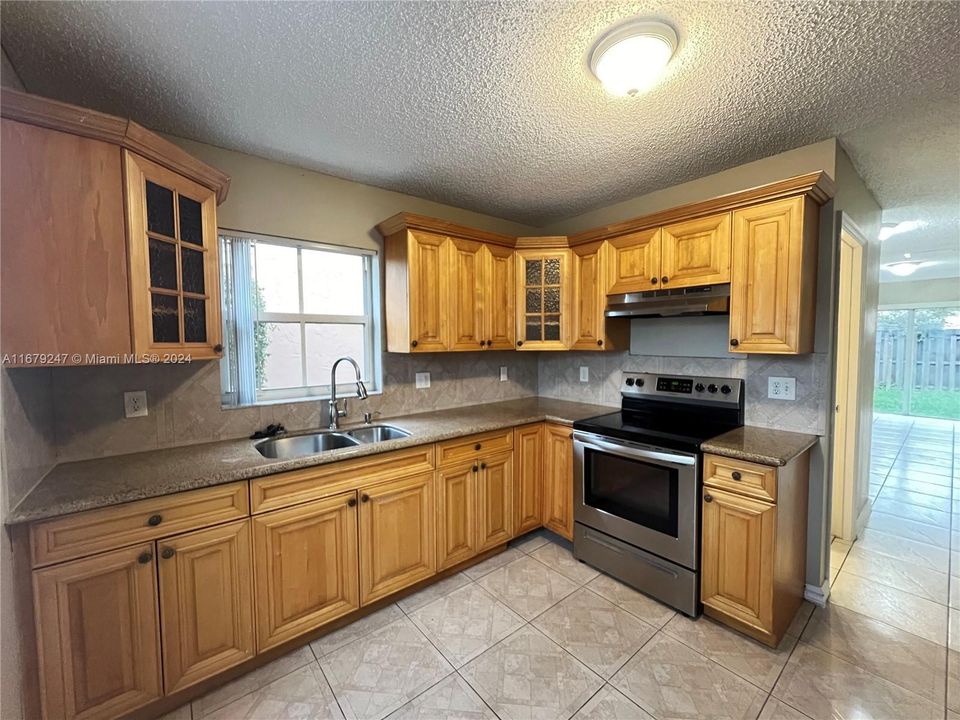 For Sale: $415,900 (3 beds, 2 baths, 1552 Square Feet)