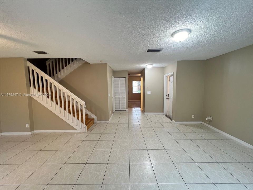 For Sale: $415,900 (3 beds, 2 baths, 1552 Square Feet)