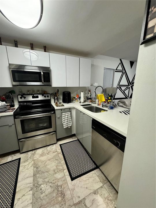 For Sale: $344,700 (1 beds, 1 baths, 850 Square Feet)