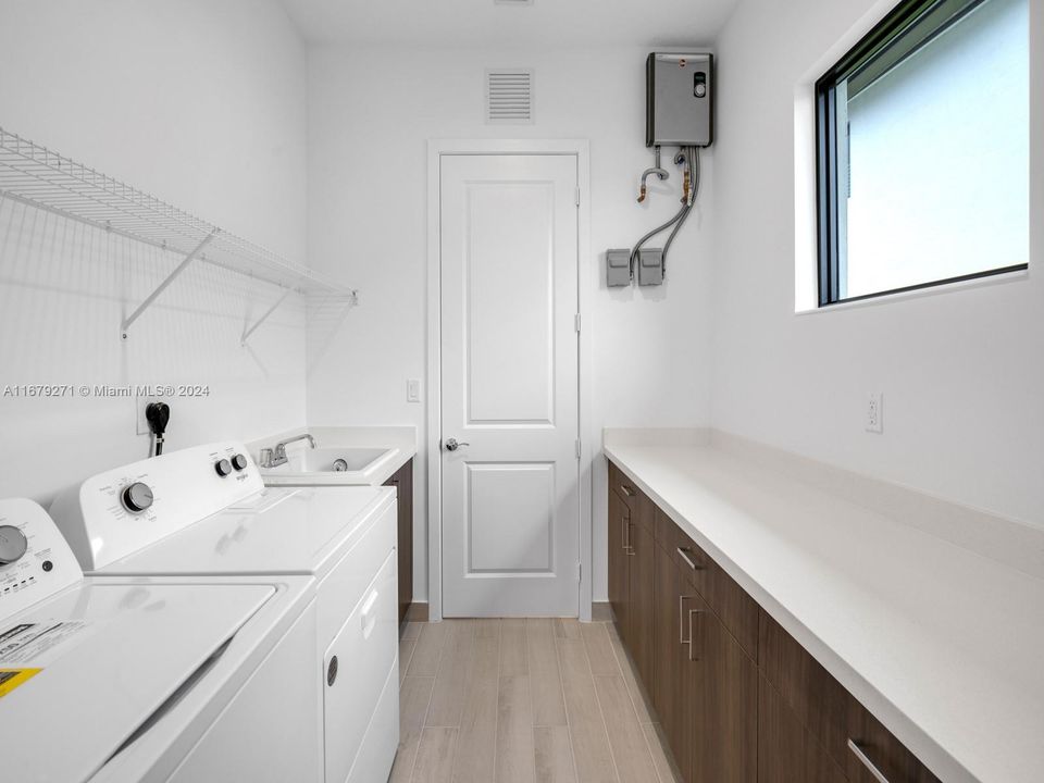 LAUNDRY ROOM