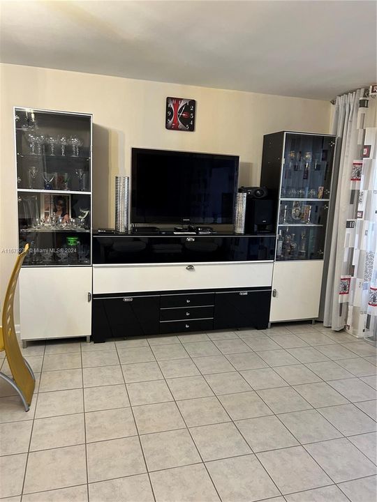 For Sale: $140,000 (2 beds, 1 baths, 935 Square Feet)