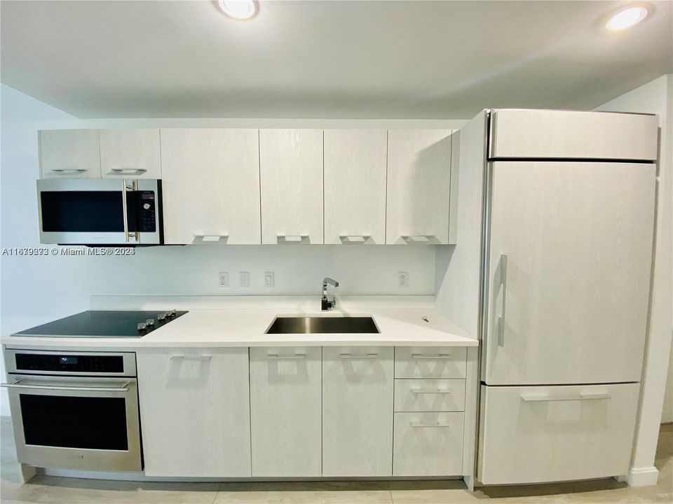 For Rent: $3,500 (1 beds, 1 baths, 684 Square Feet)