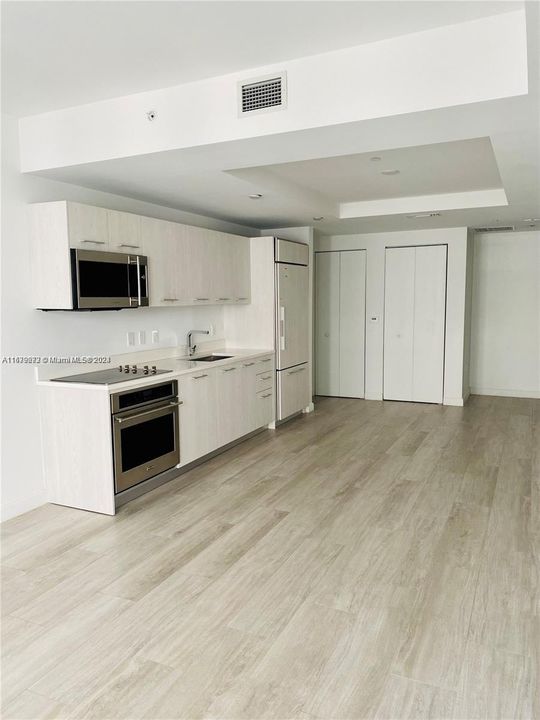 For Rent: $3,500 (1 beds, 1 baths, 684 Square Feet)