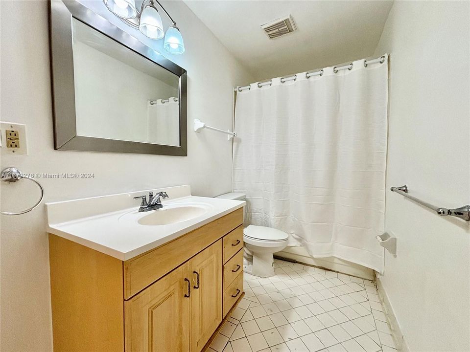 For Sale: $175,000 (1 beds, 1 baths, 802 Square Feet)