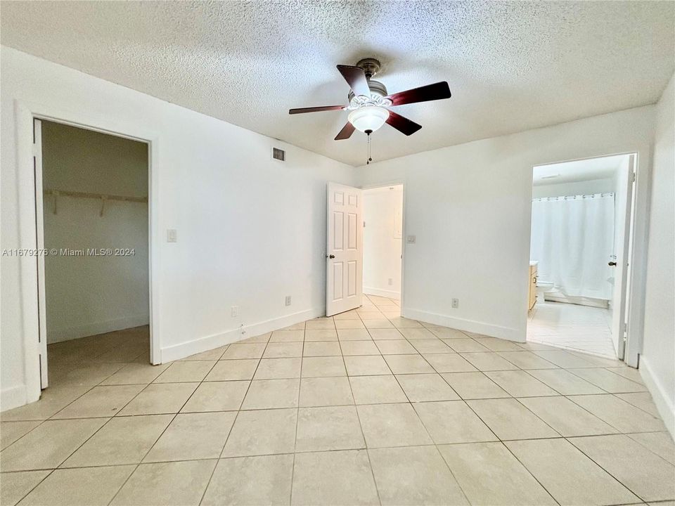 For Sale: $175,000 (1 beds, 1 baths, 802 Square Feet)