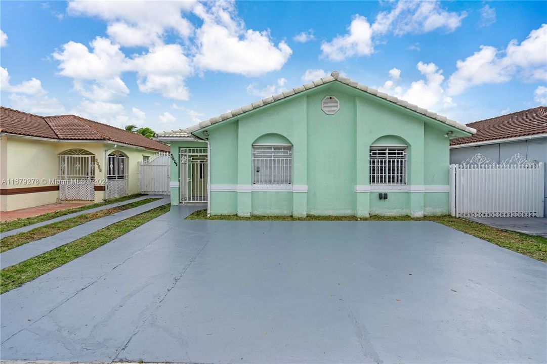 For Sale: $580,000 (3 beds, 2 baths, 1572 Square Feet)